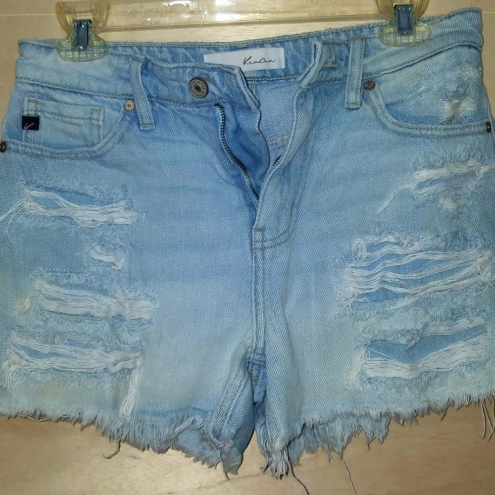 Kancan distressed short